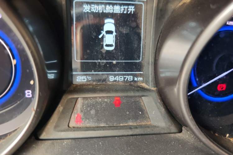 Used CHANGAN Eado 2015 1.6L Manual Luxury Model China IV Standard Odometer Close Up