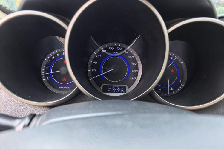 Used CHANGAN Eado 2015 1.6L Manual Luxury Model China V Standard Odometer Close Up