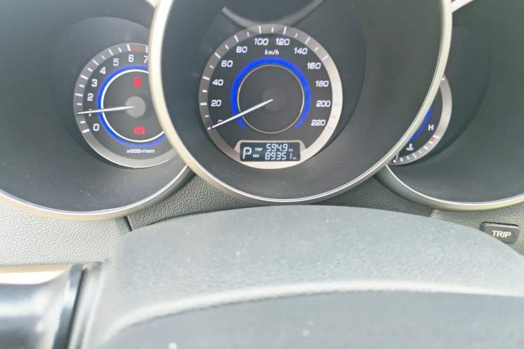 Used CHANGAN Eado 2015 1.6L Automatic Luxury Model Odometer Close Up