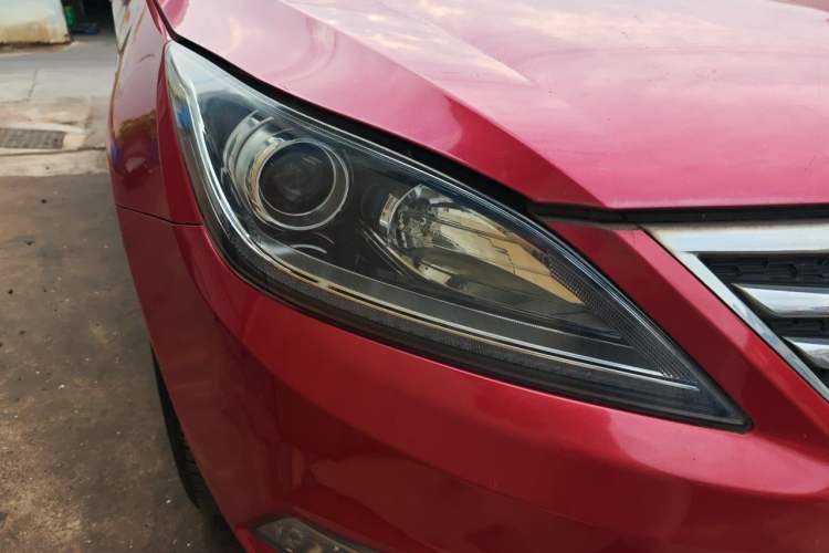 Used CHANGAN Eado 2015 1.6L Manual Luxury Model China IV Standard Right Front Headlight