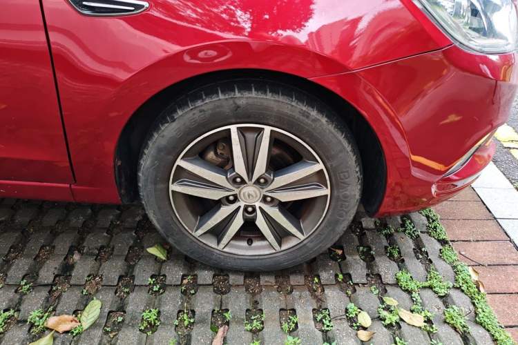 Used CHANGAN Eado 2015 1.6L Automatic Luxury Model Right Front Wheel Hub