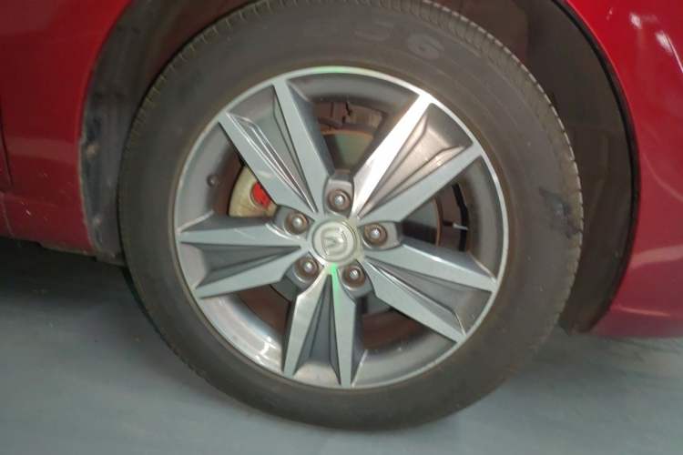 Used CHANGAN Eado 2015 1.6L Automatic Luxury Model Right Front Wheel Hub