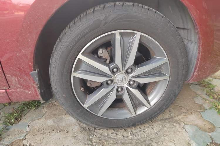 Used CHANGAN Eado 2015 1.6L Manual Elite Model China IV Standard Right Front Wheel Hub