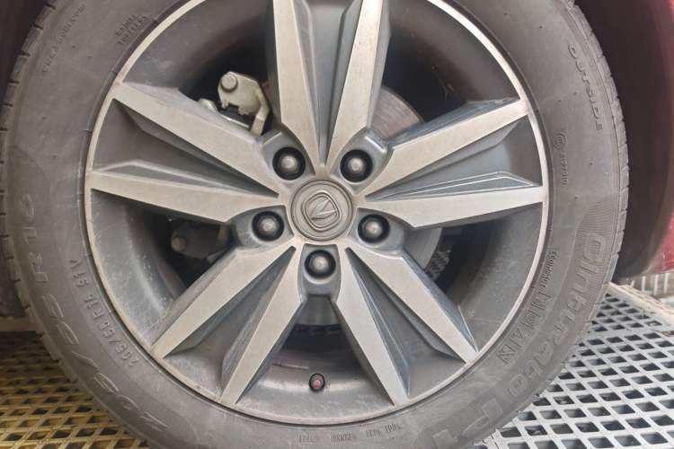 Used CHANGAN Eado 2015 1.6L Automatic Luxury Model Right Front Wheel Hub