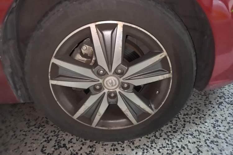 Used CHANGAN Eado 2015 1.6L Manual Luxury Model China IV Standard Right Front Wheel Hub
