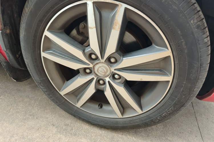Used CHANGAN Eado 2015 1.6L Manual Luxury Model China IV Standard Right Front Wheel Hub