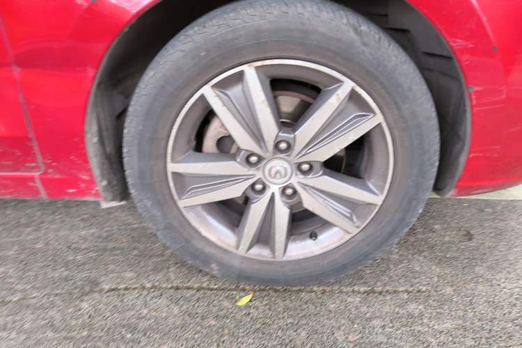 Used CHANGAN Eado 2015 1.6L Automatic Luxury Model Right Front Wheel Hub