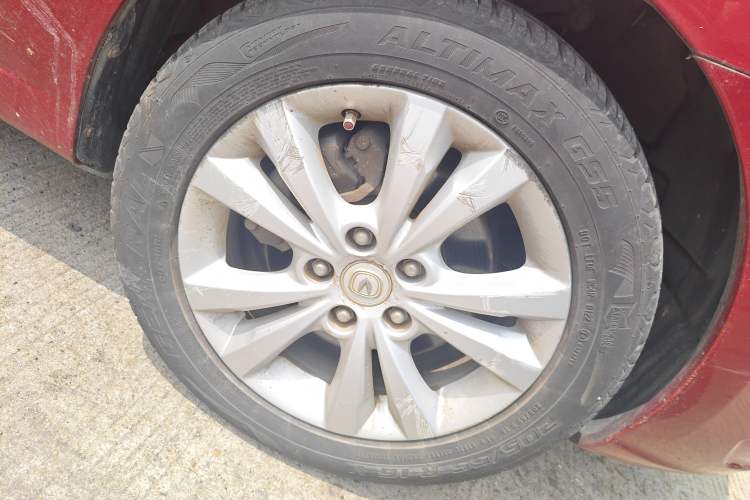 Used CHANGAN Eado 2015 1.6L Manual Luxury Model China IV Standard Right Front Wheel Hub