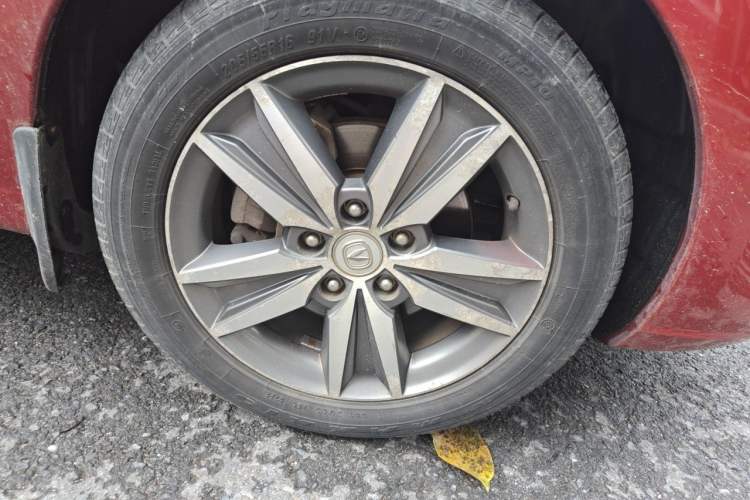 Used CHANGAN Eado 2015 1.6L Manual Luxury Model China IV Standard Right Front Wheel Hub