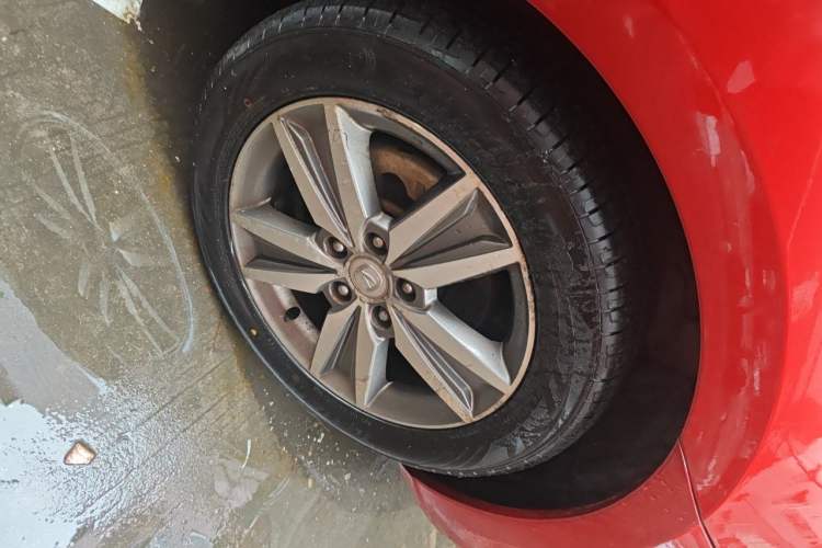 Used CHANGAN Eado 2015 1.6L Manual Flagship Model Right Front Wheel Hub