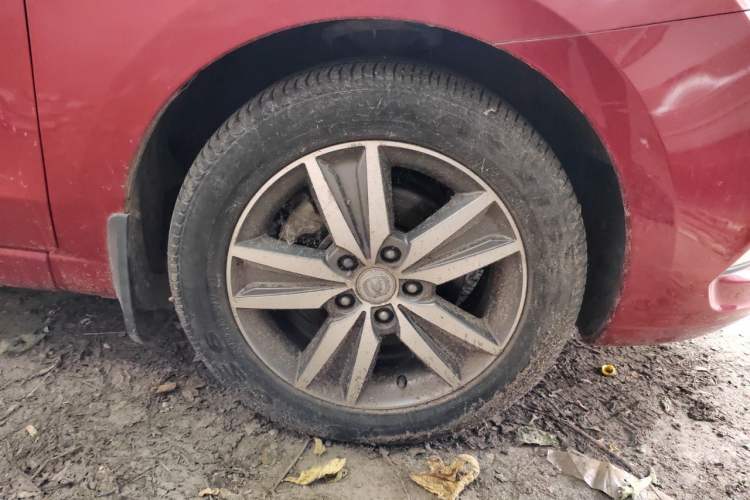 Used CHANGAN Eado 2015 1.6L Automatic Luxury Model Right Front Wheel Hub