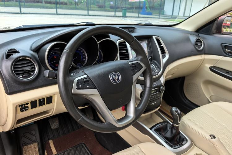 Used CHANGAN Eado 2015 1.6L Manual Luxury Model China V Standard Steering Wheel