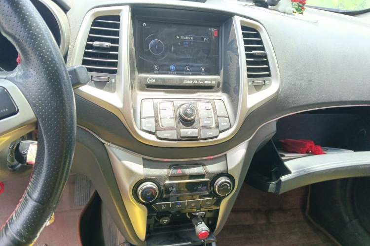 Used CHANGAN Eado 2015 1.6L Manual Luxury Model China V Standard Audio And AC Panel