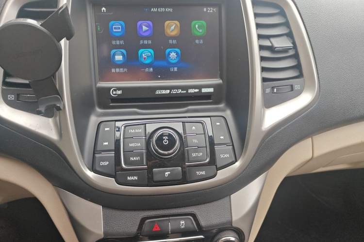 Used CHANGAN Eado 2015 1.6L Manual Luxury Model China V Standard Audio And AC Panel