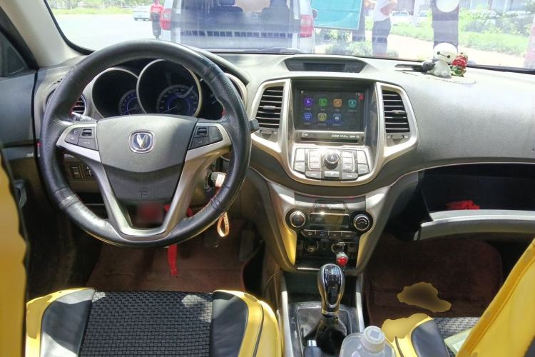 Used CHANGAN Eado 2015 1.6L Manual Luxury Model China V Standard Center Console