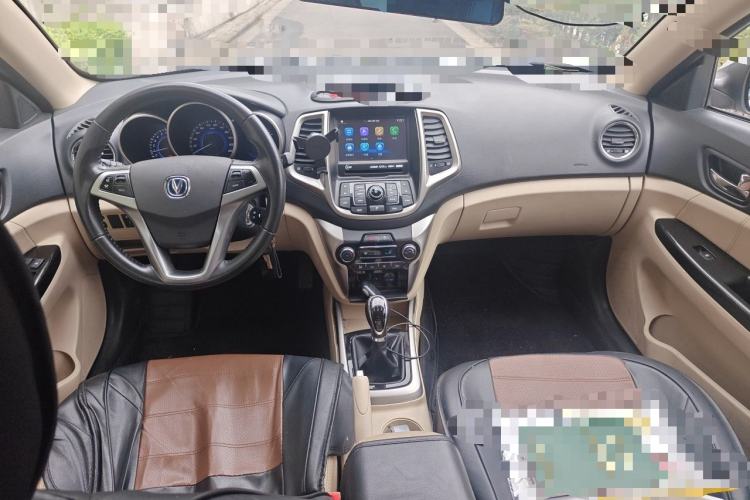 Used CHANGAN Eado 2015 1.6L Manual Luxury Model China V Standard Center Console