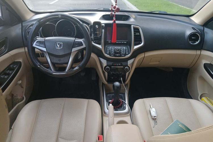 Used CHANGAN Eado 2015 1.6L Manual Flagship Model Center Console