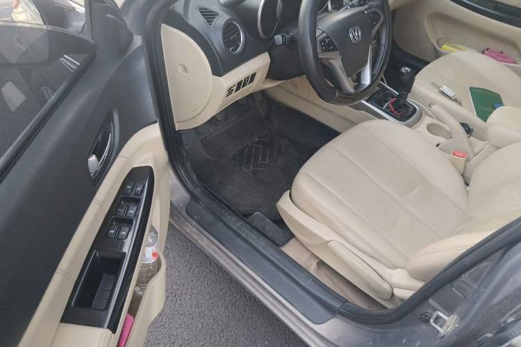 Used CHANGAN Eado 2015 1.6L Manual Flagship Model Driver Seat