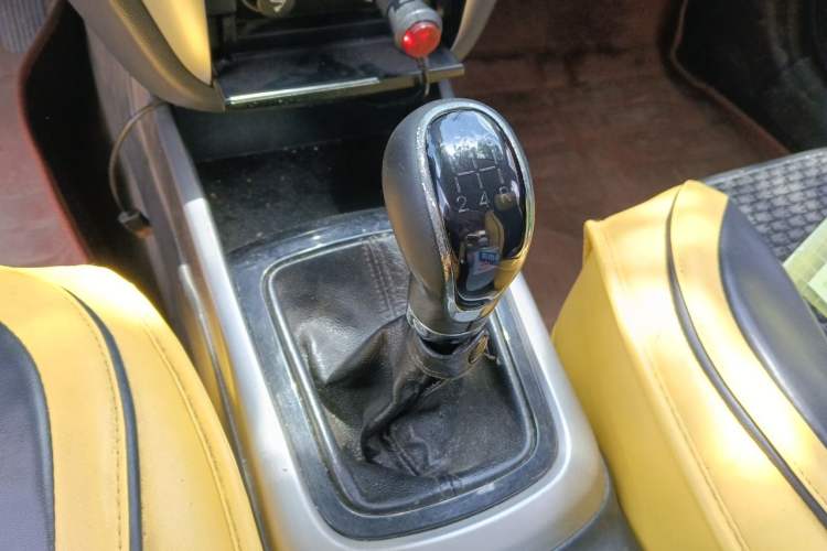Used CHANGAN Eado 2015 1.6L Manual Luxury Model China V Standard Gear Lever