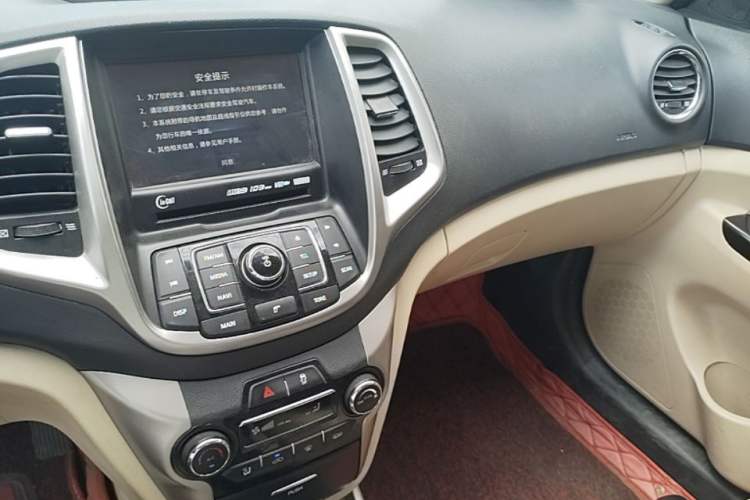 Used CHANGAN Eado 2015 1.6L Manual Elite Model China IV Standard Audio And AC Panel