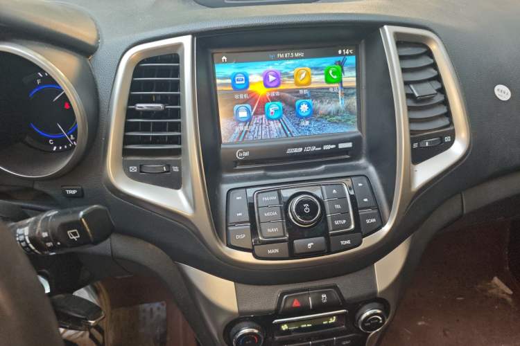 Used CHANGAN Eado 2015 1.6L Manual Junku Model China IV Standard Audio And AC Panel