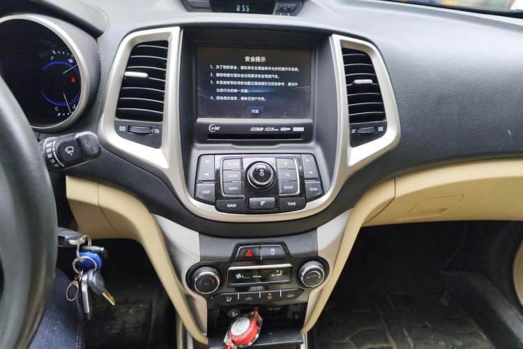 Used CHANGAN Eado 2015 1.6L Manual Luxury Model China V Standard Audio And AC Panel
