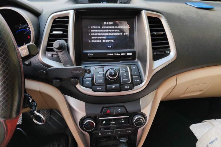 Used CHANGAN Eado 2015 1.6L Manual Luxury Model China IV Standard Audio And AC Panel