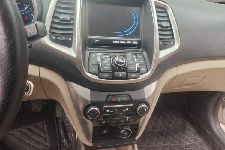 Used CHANGAN Eado 2015 1.6L Manual Luxury Model China IV Standard Audio And AC Panel