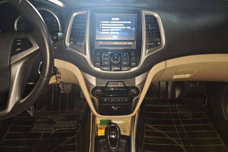 Used CHANGAN Eado 2015 1.6L Manual Luxury Model China IV Standard Audio And AC Panel