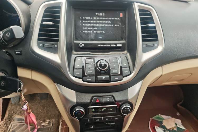 Used CHANGAN Eado 2015 1.6L Manual Luxury Model China IV Standard Audio And AC Panel