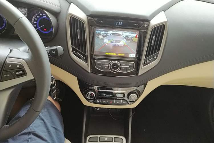 Used CHANGAN Eado 2015 1.6L Manual Luxury Model China V Standard Audio And AC Panel