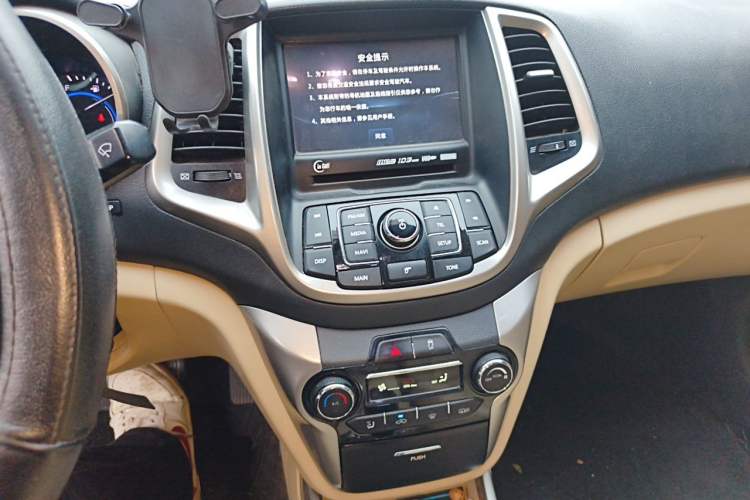 Used CHANGAN Eado 2015 1.6L Automatic Luxury Model Audio And AC Panel