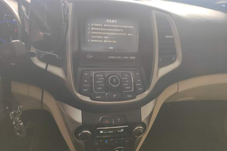 Used CHANGAN Eado 2015 1.6L Manual Luxury Model China V Standard Audio And AC Panel
