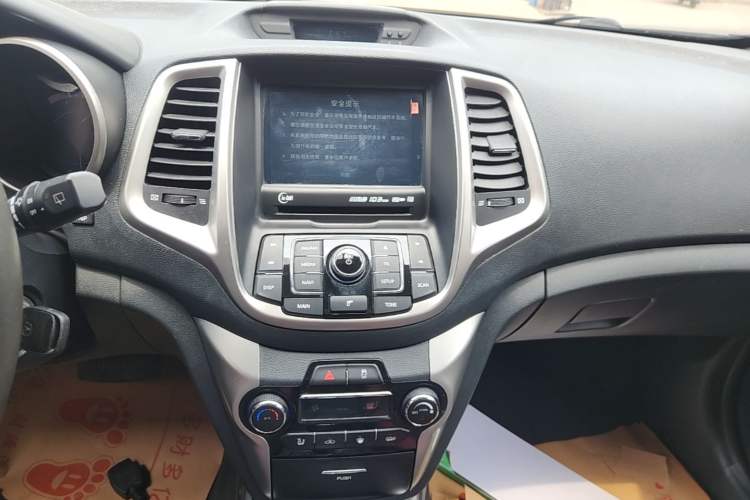 Used CHANGAN Eado 2015 1.6L Automatic ZhiKu Model China IV Standard Audio And AC Panel
