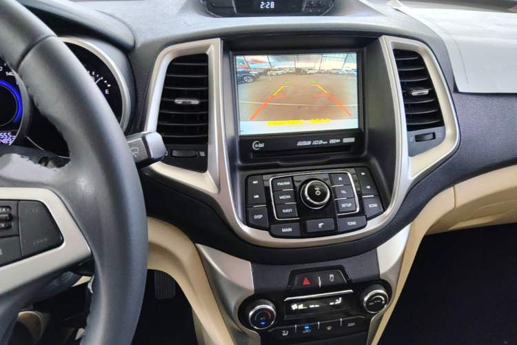 Used CHANGAN Eado 2015 1.6L Manual Luxury Model China V Standard Audio And AC Panel