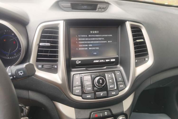 Used CHANGAN Eado 2015 1.6L Automatic Junku Model China IV Standard Audio And AC Panel