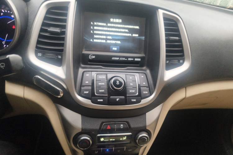 Used CHANGAN Eado 2015 1.6L Manual Luxury Model China V Standard Audio And AC Panel