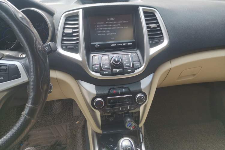 Used CHANGAN Eado 2015 1.6L Manual Luxury Model China IV Standard Audio And AC Panel