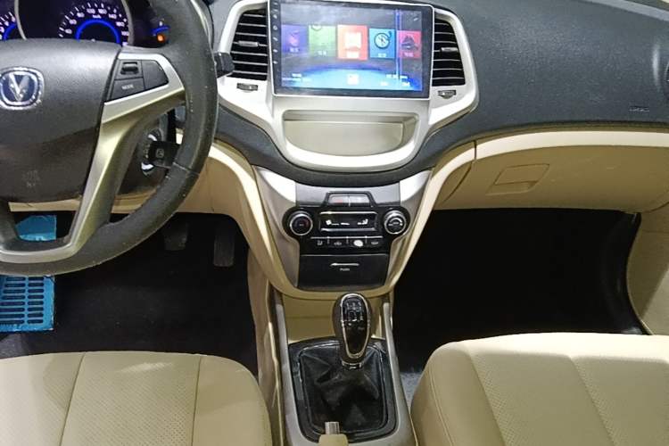 Used CHANGAN Eado 2015 1.6L Manual Luxury Model China V Standard Audio And AC Panel