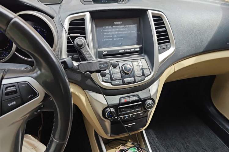 Used CHANGAN Eado 2015 1.6L Manual Luxury Model China IV Standard Audio And AC Panel