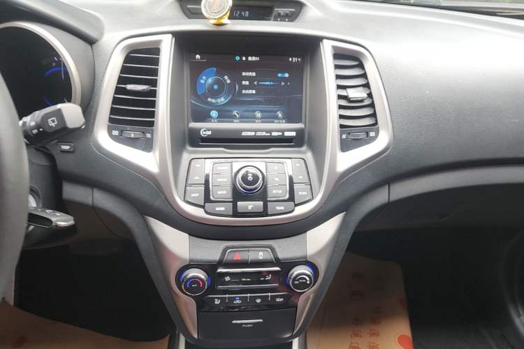 Used CHANGAN Eado 2015 1.6L Automatic Junku Model China IV Standard Audio And AC Panel