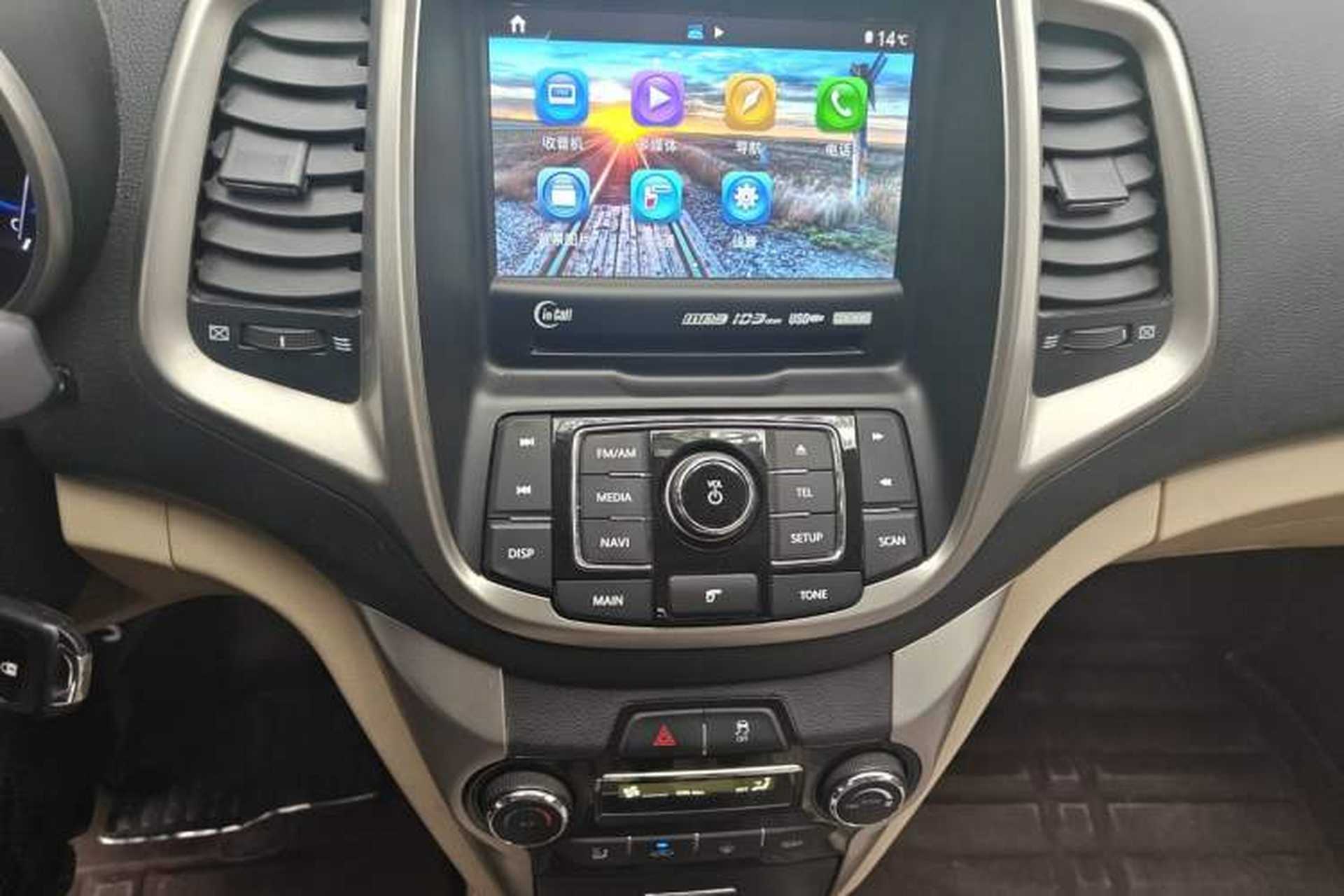 Used CHANGAN Eado 2015 1.6L Manual Luxury Model China IV Standard Audio And AC Panel