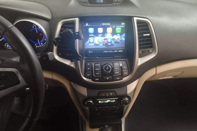 Used CHANGAN Eado 2015 1.6L Automatic Luxury Model Audio And AC Panel