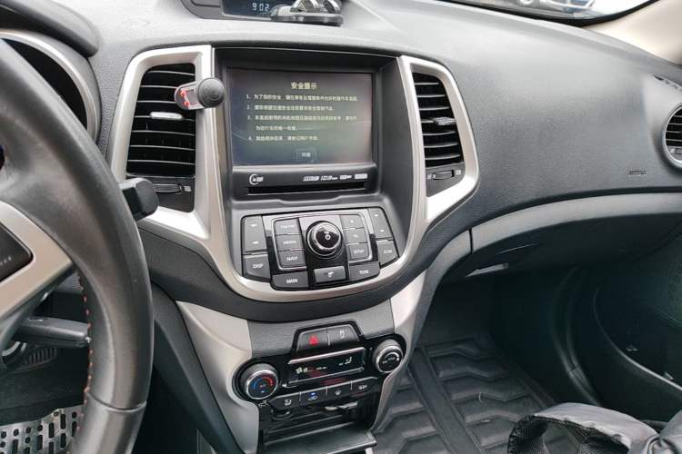 Used CHANGAN Eado 2015 1.6L Automatic Junku Model China IV Standard Audio And AC Panel
