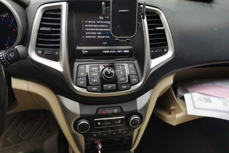 Used CHANGAN Eado 2015 1.6L Manual Luxury Model China IV Standard Audio And AC Panel