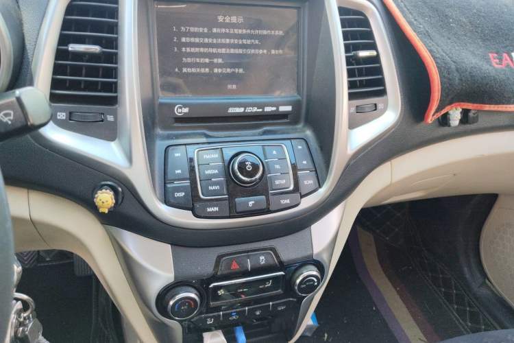 Used CHANGAN Eado 2015 1.6L Manual Luxury Model China IV Standard Audio And AC Panel