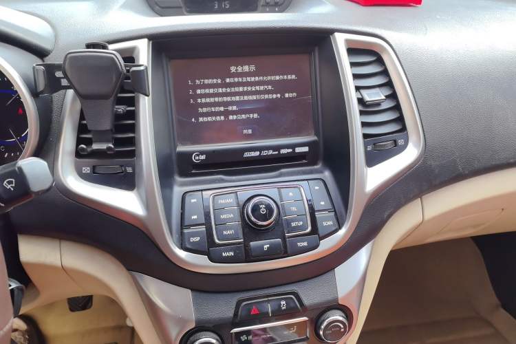 Used CHANGAN Eado 2015 1.6L Manual Luxury Model China IV Standard Audio And AC Panel