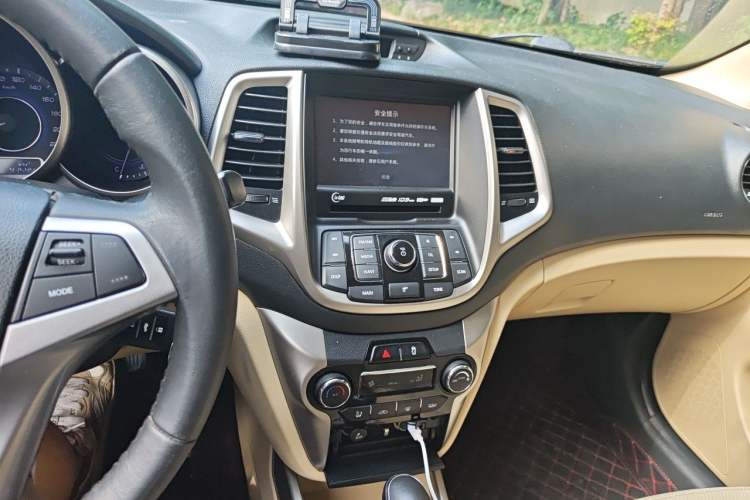 Used CHANGAN Eado 2015 1.6L Automatic Luxury Model Audio And AC Panel
