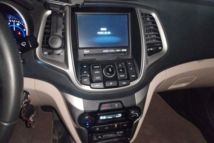 Used CHANGAN Eado 2015 1.6L Automatic Flagship Model Audio And AC Panel
