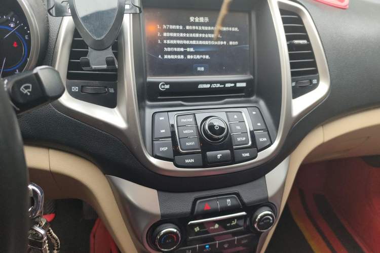 Used CHANGAN Eado 2015 1.6L Manual Luxury Model China V Standard Audio And AC Panel